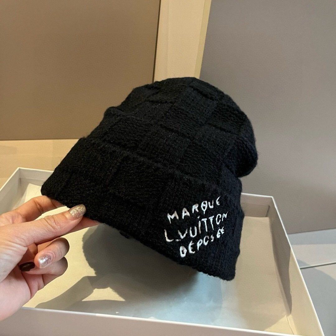 Louis Vuitton Damier Snug Muts