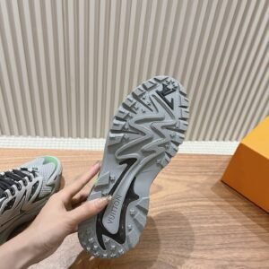 Louis Vuitton Runner Tatic Grey Green