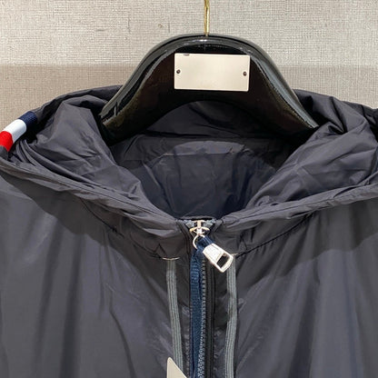 Moncler Grimpeurs Windbreaker Jacket In Grey